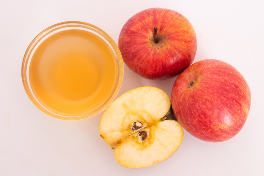 Apple cider vinegar with apples used as a natural remedy for kidney stones
