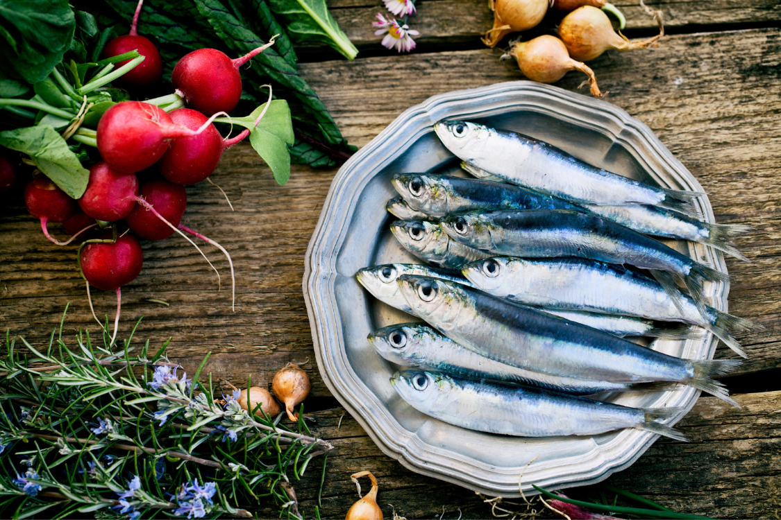 A plate of cooked sardines.